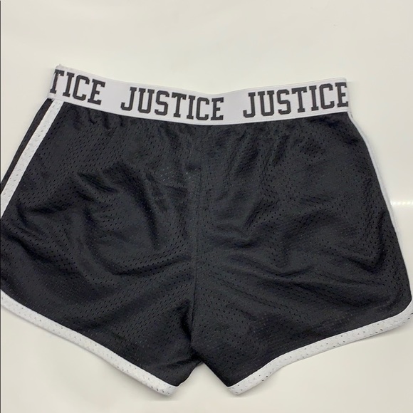 Black loos athletic shorts, with a stretchy waist. - Picture 2 of 3